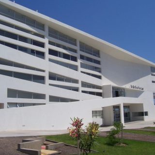 Fachada de la biblioteca de Antofagasta